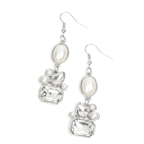 Earring ~ Showtime Twinkle - White. NWT - Picture 2 of 3